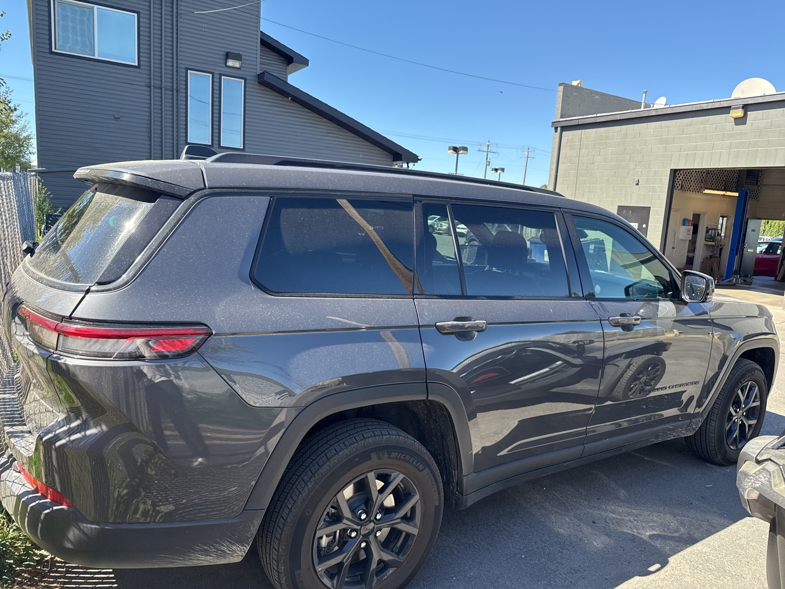 2024 Jeep Grand Cherokee Altitude photo 3