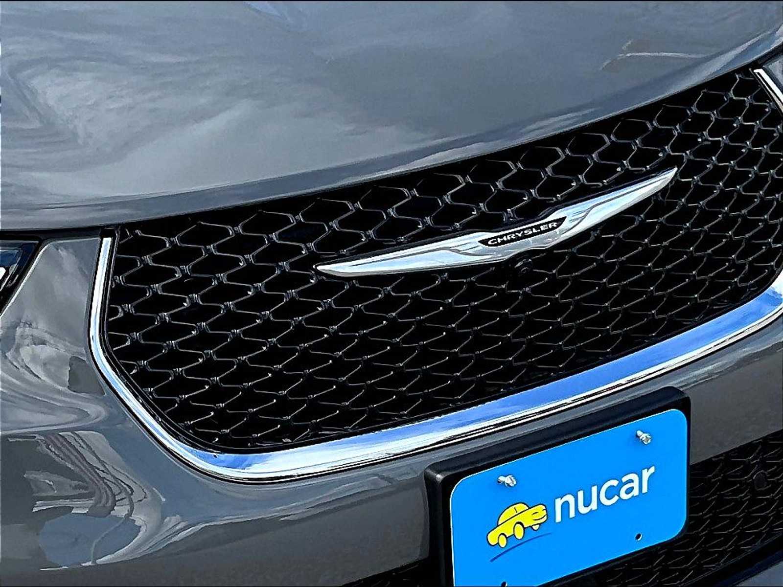 2023 Chrysler Pacifica Hybrid Limited photo 28