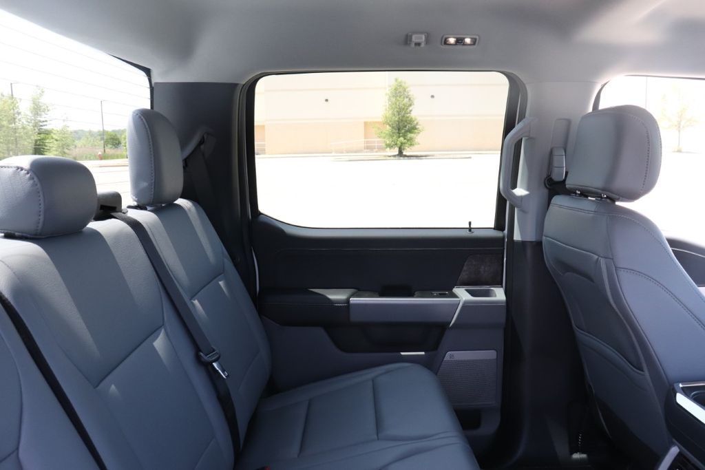 2025 Ford F-150 Lightning photo 15