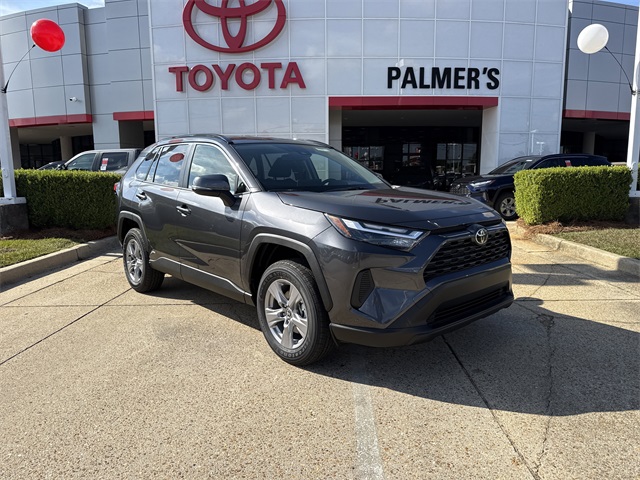 2025 Toyota RAV4 XLE's photo