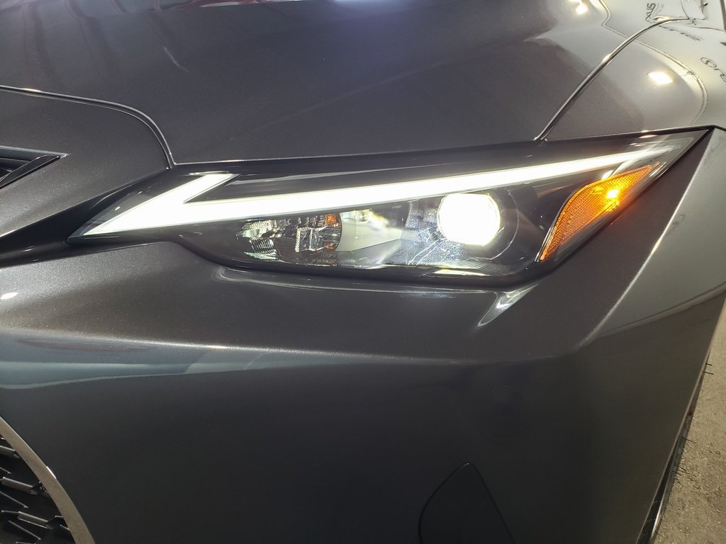 2025 Lexus IS 300 photo 5