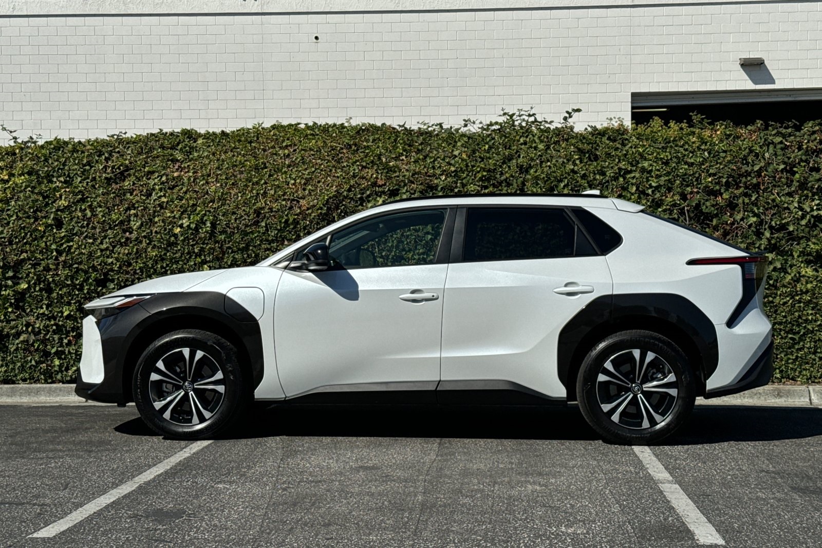 2025 Toyota bZ4X XLE photo 7