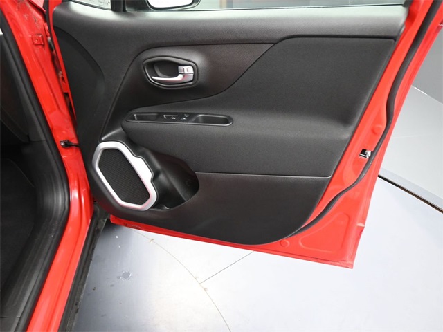 2021 Jeep Renegade Latitude photo 32
