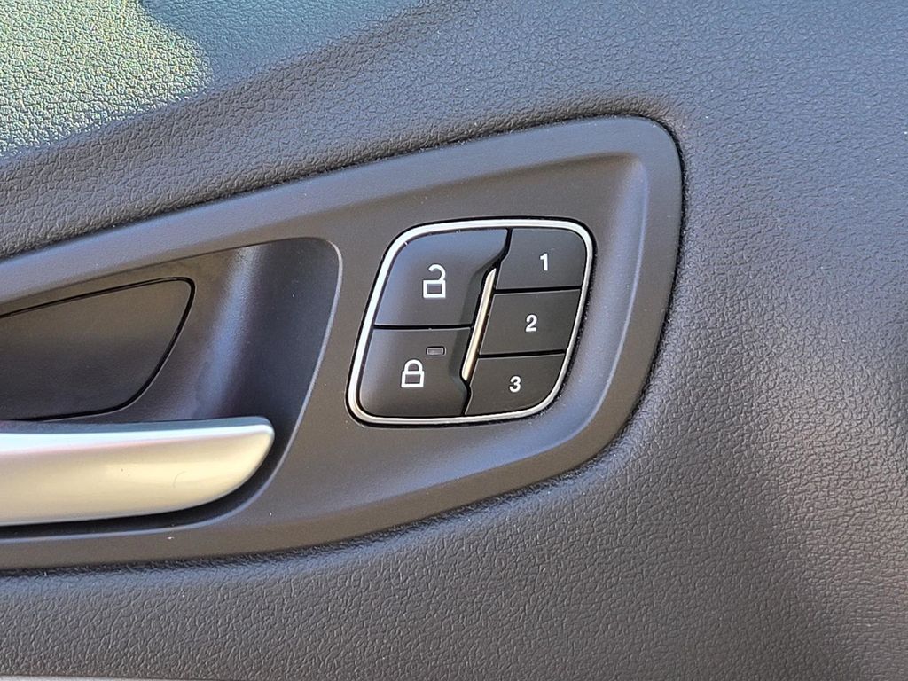 2017 Ford Escape Titanium photo 18