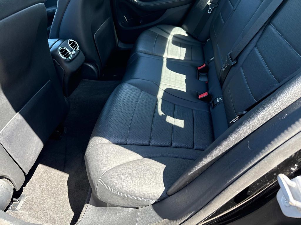 2018 Mercedes Benz C 300 photo 14