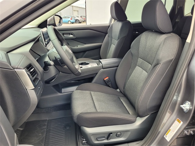 2025 Nissan Rogue SV photo 3