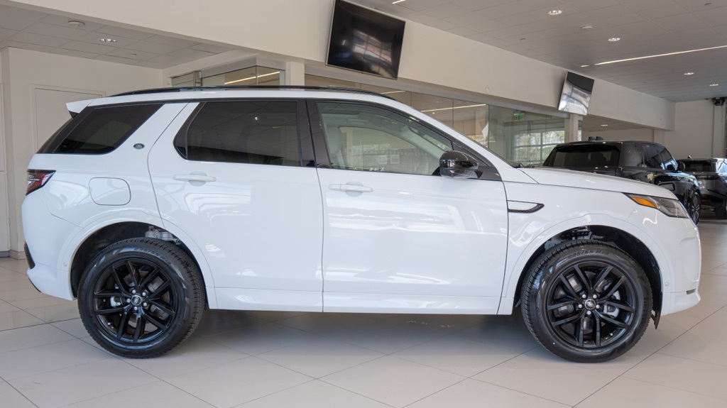 2025 Land Rover Discovery Sport S photo 6