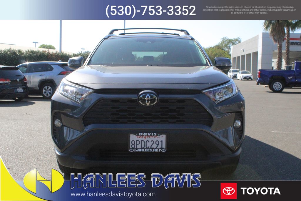 2020 Toyota RAV4 XLE photo 4