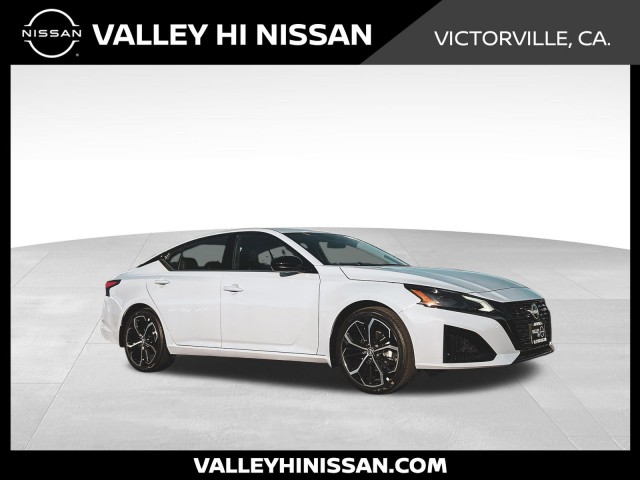 2025 Nissan Altima SR's photo