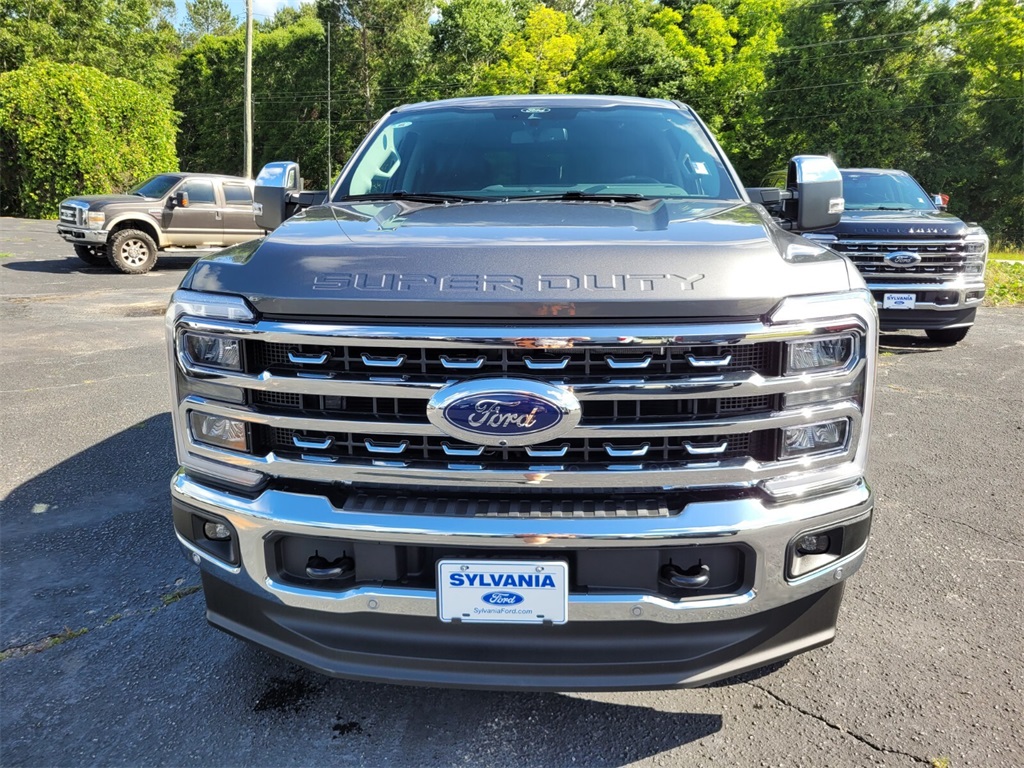 2025 Ford F-350 Lariat photo 2