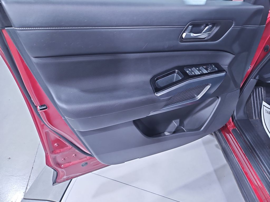 2024 Nissan Pathfinder SL photo 10