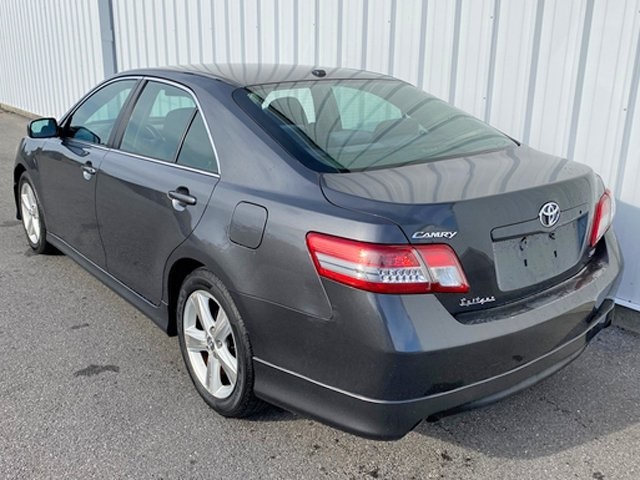 2011 Toyota Camry SE photo 4