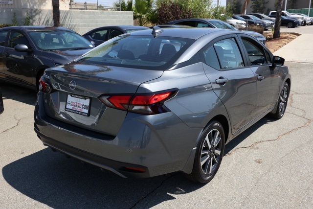 2025 Nissan Versa 1.6 SV photo 4