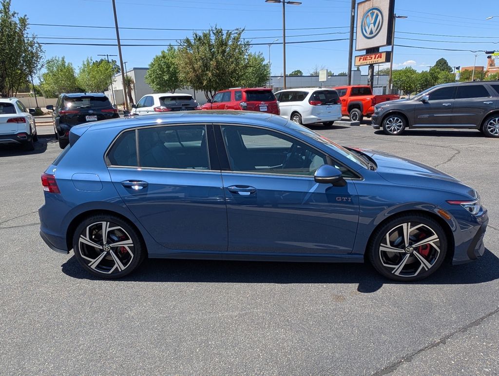 2025 Volkswagen Golf GTI SE photo 4
