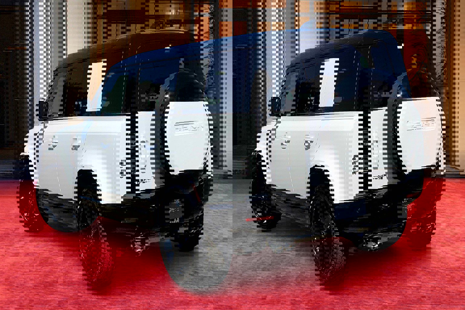 2025 Land Rover Defender 110 V8 photo 2