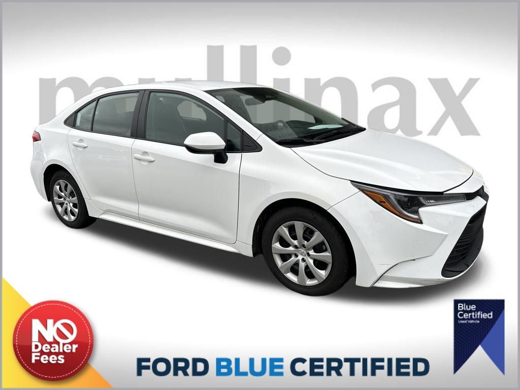 2024 Toyota Corolla LE's photo