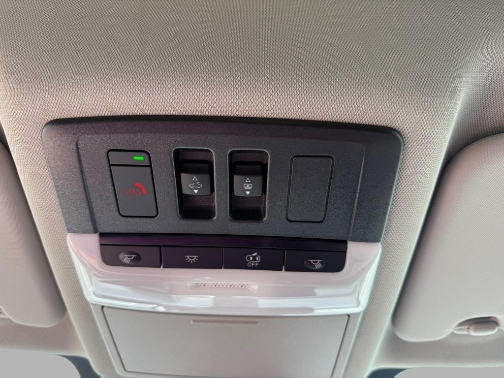 2025 Nissan Rogue SL photo 10