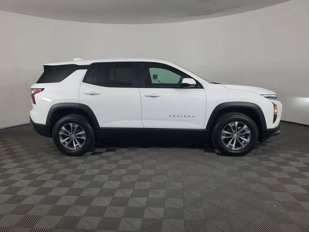 2025 Chevrolet Equinox LT photo 3