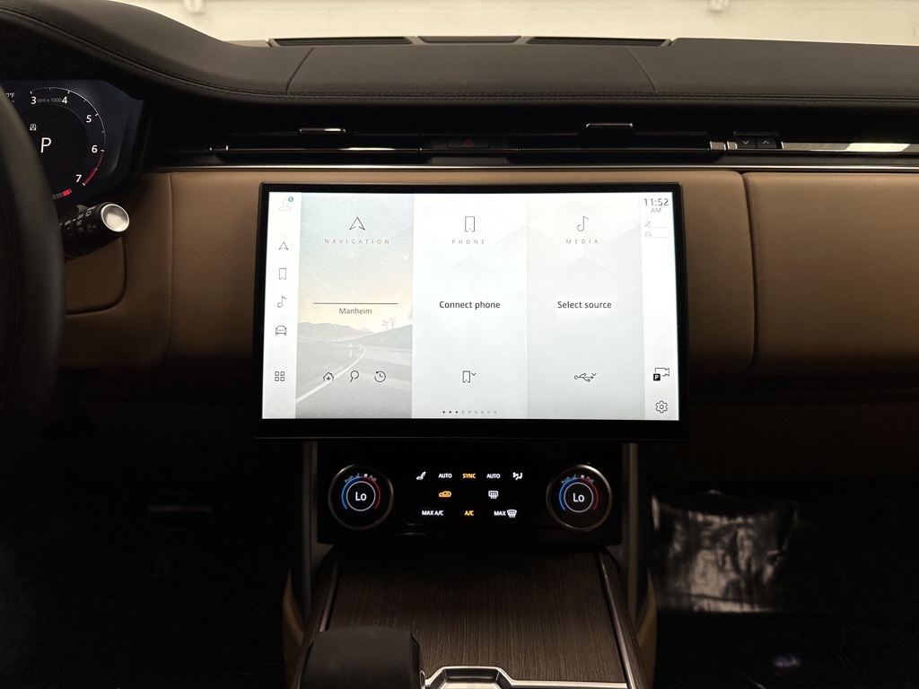 2023 Land Rover Range Rover SE photo 30