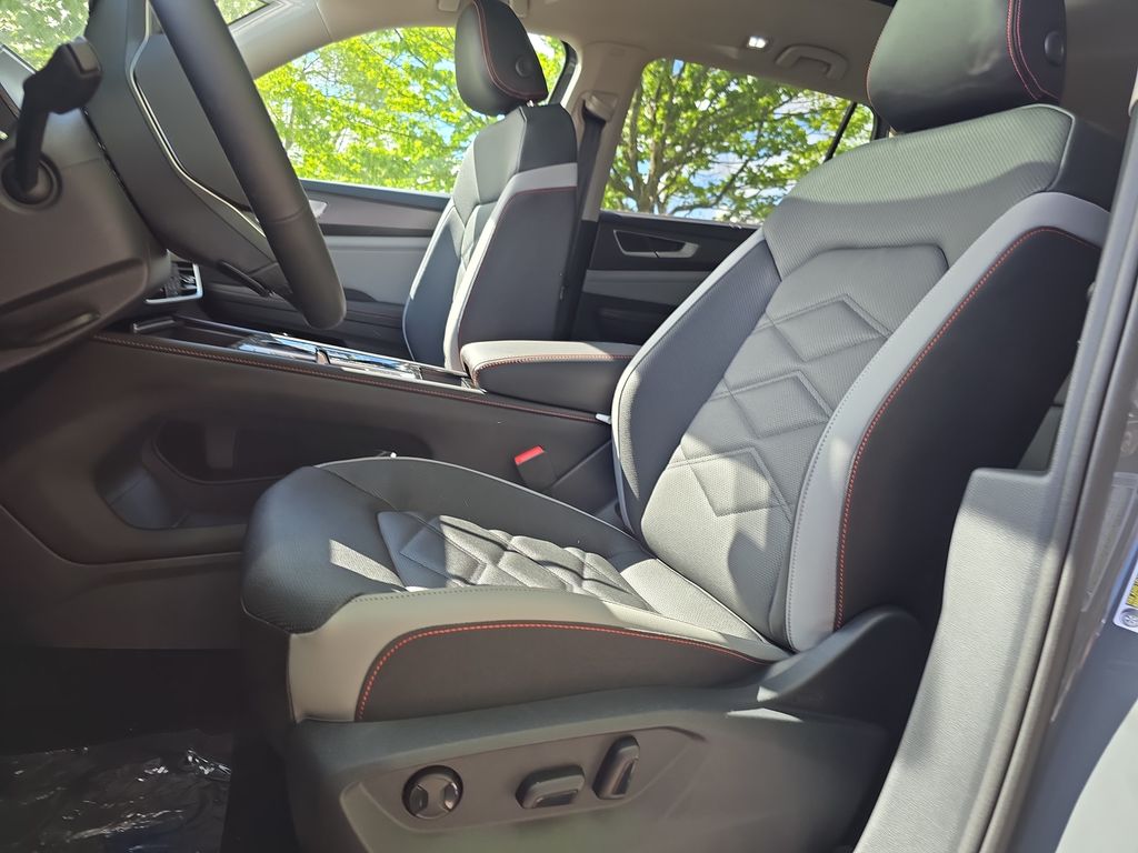 2025 Volkswagen Atlas Peak Edition SE photo 2