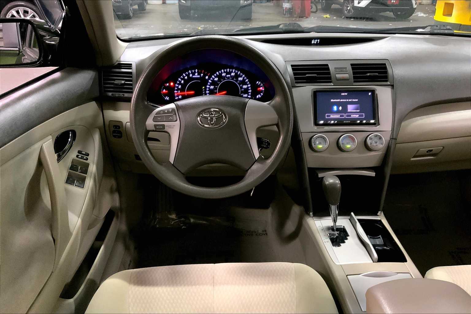 2011 Toyota Camry LE photo 5