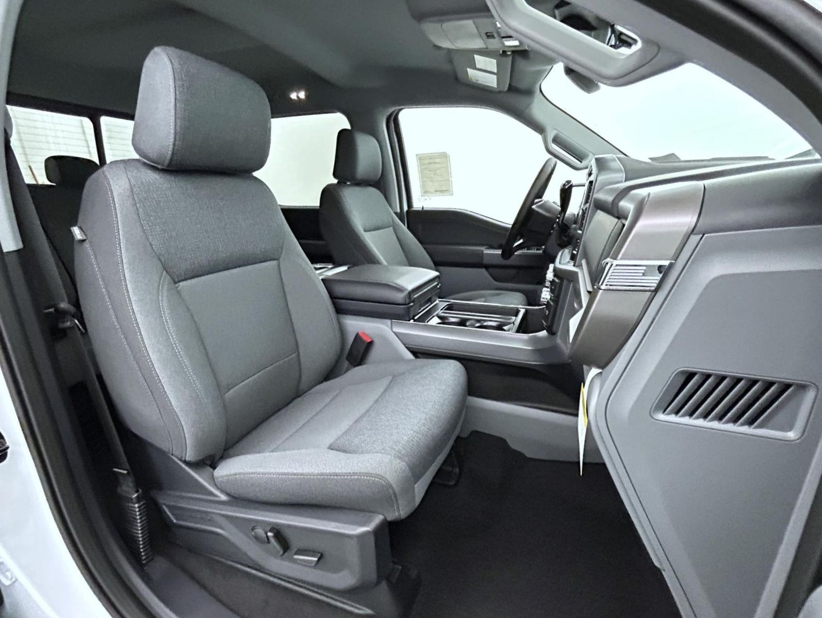 2025 Ford F-150 XLT photo 15