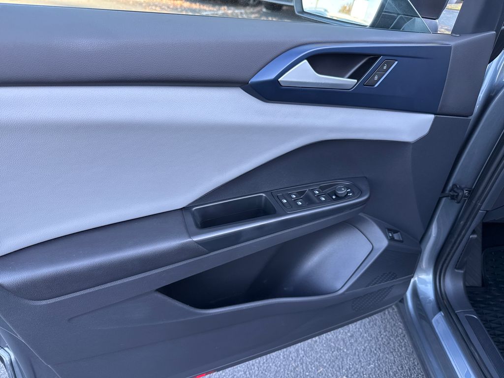 2022 Volkswagen Taos SE photo 4