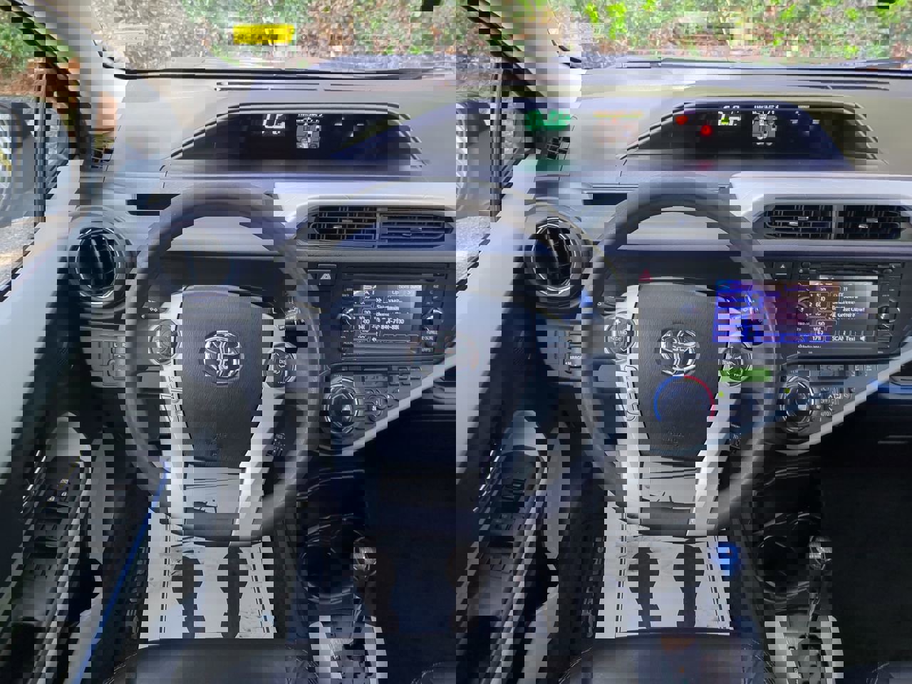2012 Toyota Prius C photo 15