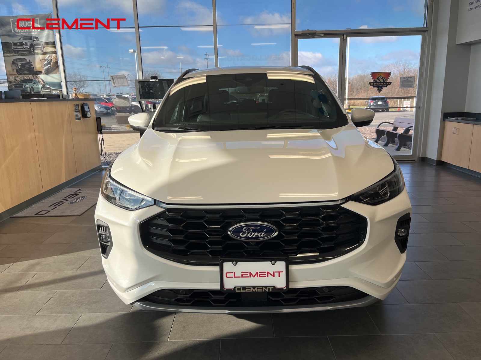 2025 Ford Escape ST-Line Elite Hybrid photo 2
