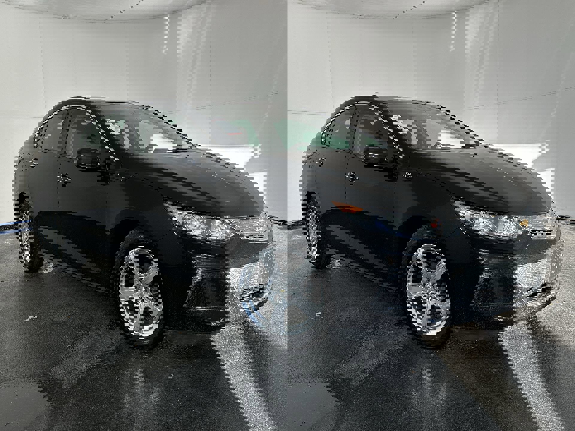 2017 Chevrolet Volt LT's photo