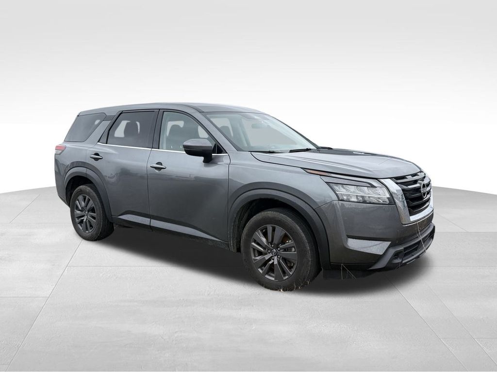 2022 Nissan Pathfinder S's photo