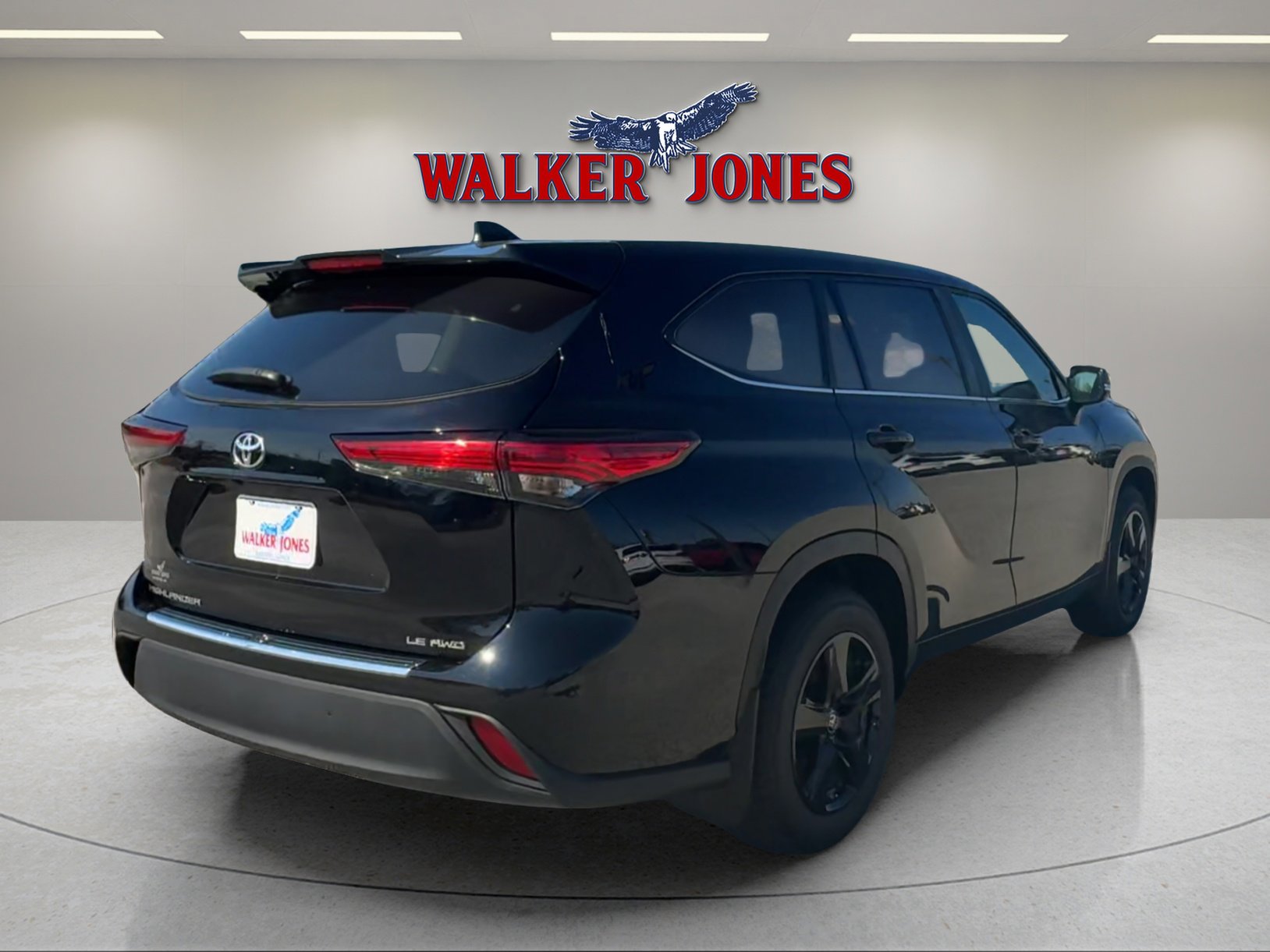 2023 Toyota Highlander LE photo 3