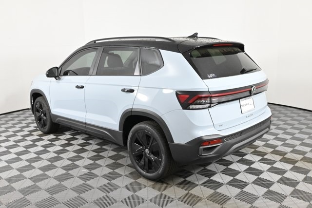 2025 Volkswagen Taos SE photo 2