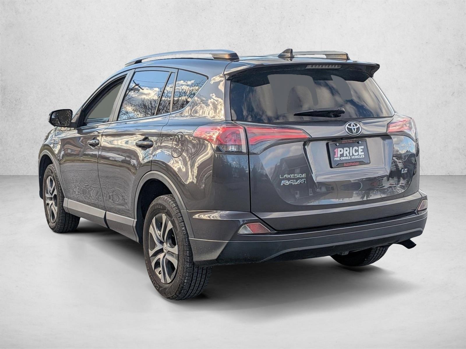 2017 Toyota RAV4 LE photo 2