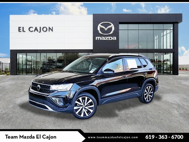 2024 Volkswagen Taos SE's photo