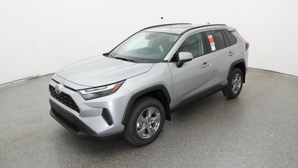 2025 Toyota RAV4 XLE's photo
