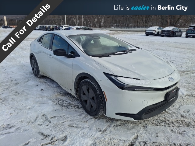 2023 Toyota Prius LE's photo