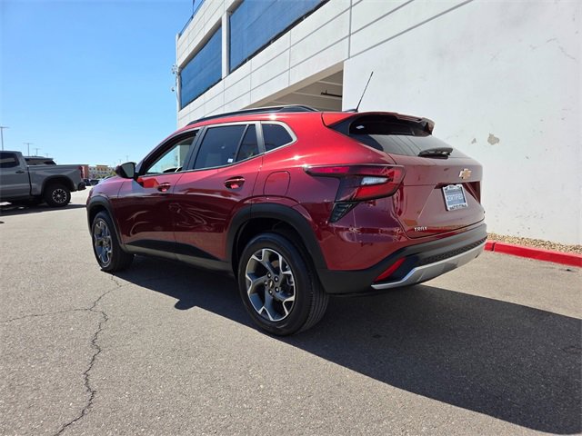 2024 Chevrolet Trax LT photo 2