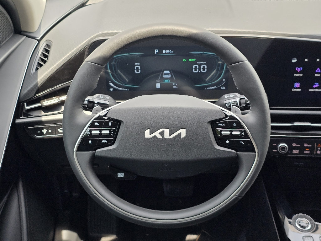 2025 Kia Niro SX Touring photo 7