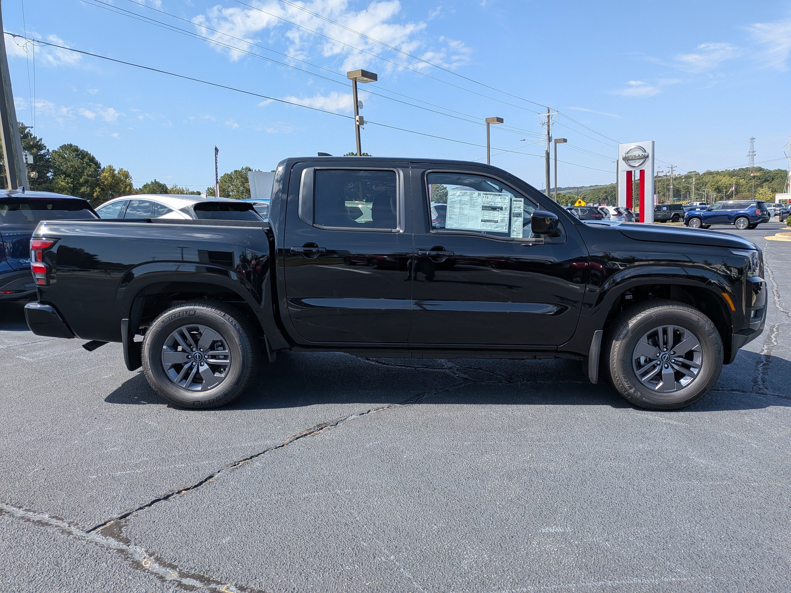 2025 Nissan Frontier Crew Cab SV photo 2