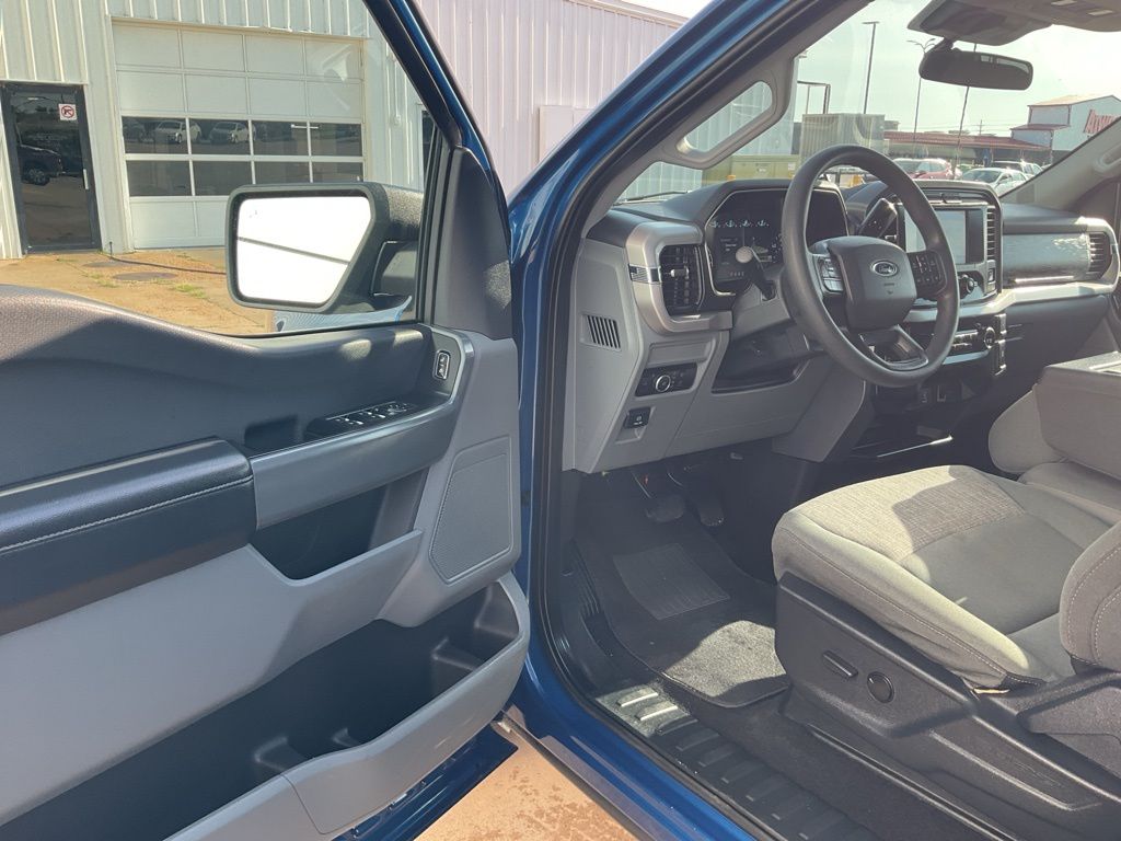2023 Ford F-150 XLT photo 2