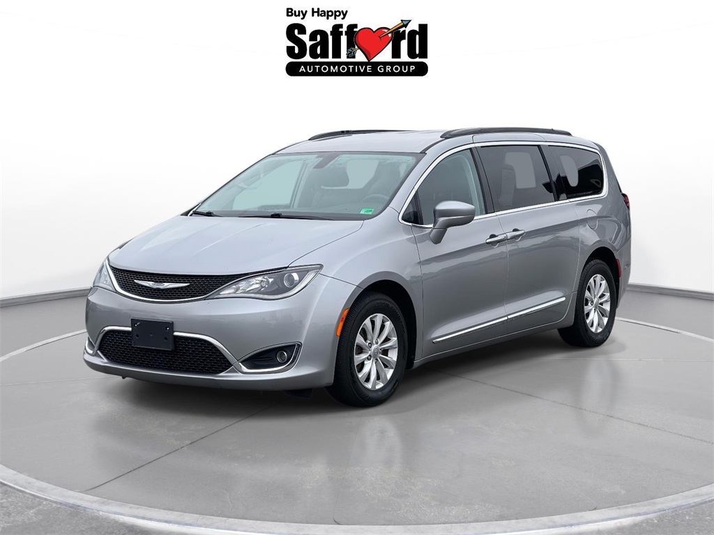 2017 Chrysler Pacifica Touring-L's photo