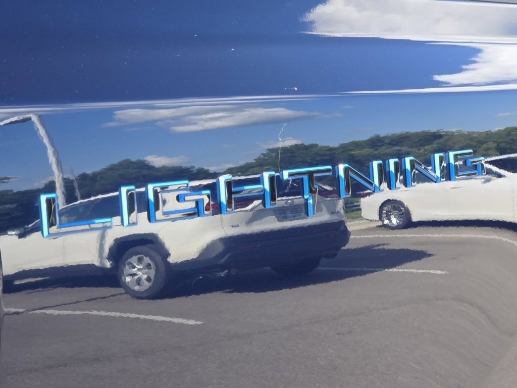 2023 Ford F-150 Lightning XLT photo 18