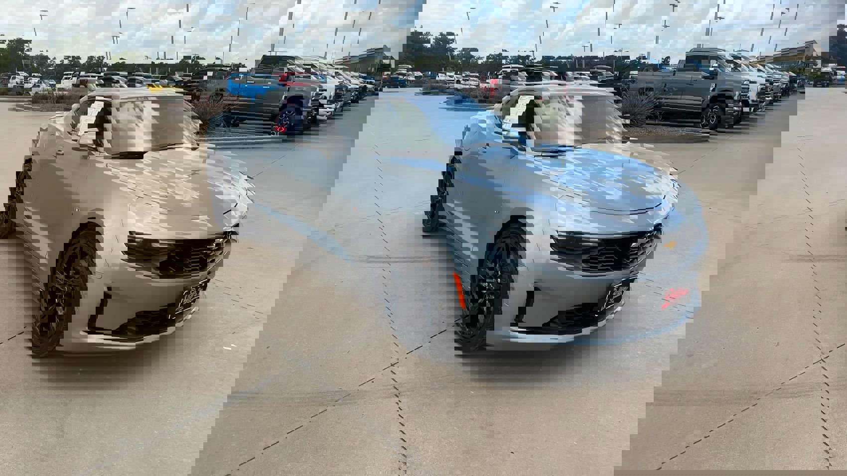 2023 Chevrolet Camaro 1LT photo 2