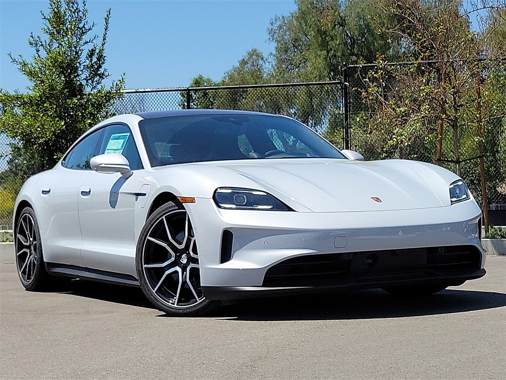 2025 Porsche Taycan 4S photo 9