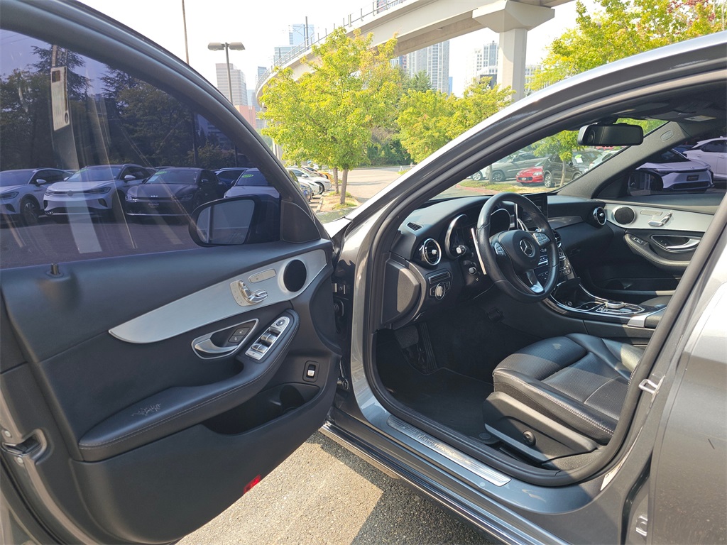 2018 Mercedes Benz C 300 photo 21