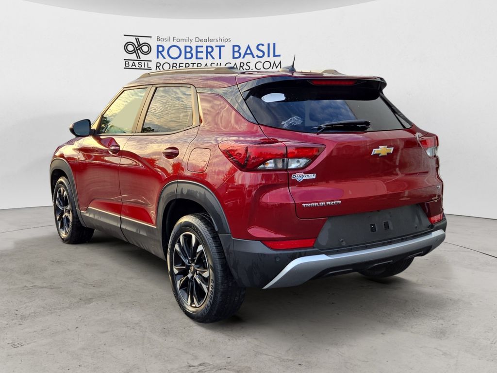 2022 Chevrolet Trailblazer LT photo 2