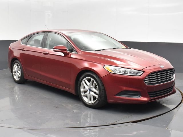 2016 Ford Fusion SE photo 2