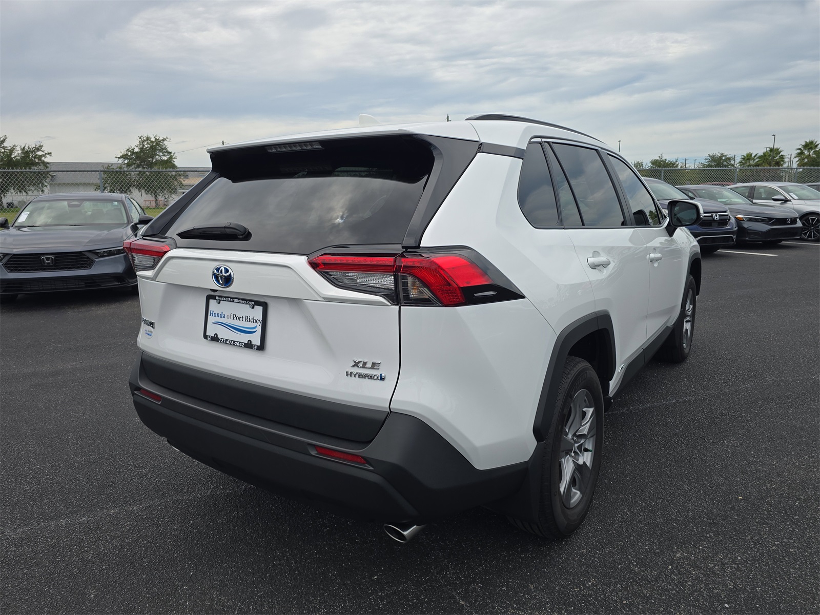 2024 Toyota RAV4 Hybrid XLE photo 3