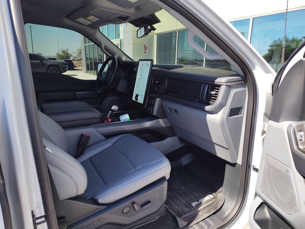 2025 Ford F-150 Lightning photo 18